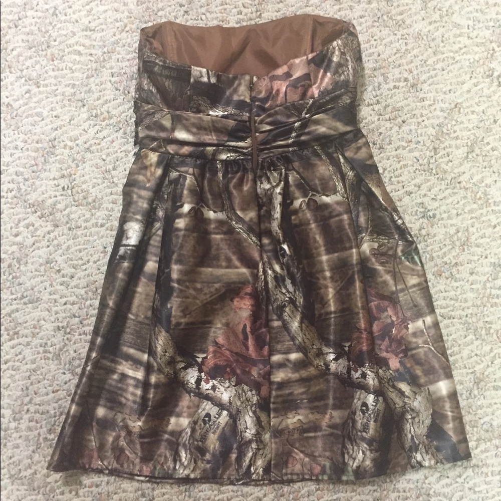 Mossy Oak Mid-Length Dress with matching bow tie - Picture 3 of 3